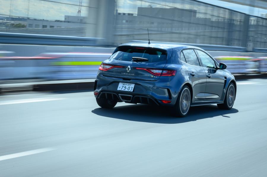  Renault Megane R.S. Trophy 2018 года  (JP) (фото 26 из 34)
